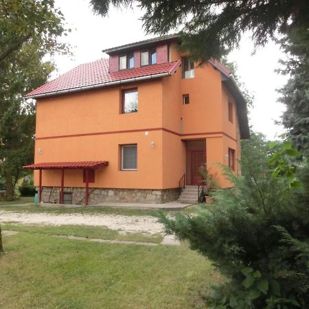 Pilis Apartman Piliscsaba Buitenkant foto