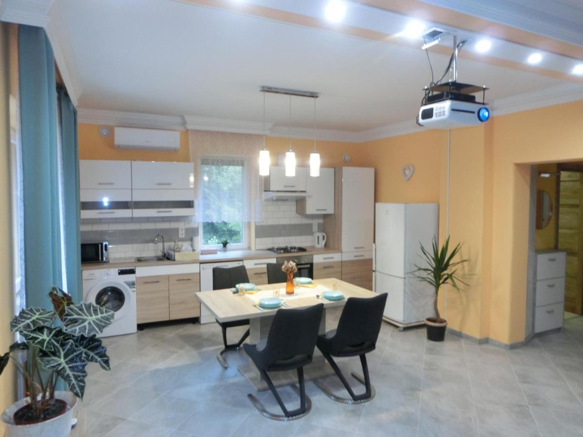 Pilis Apartman Piliscsaba Buitenkant foto