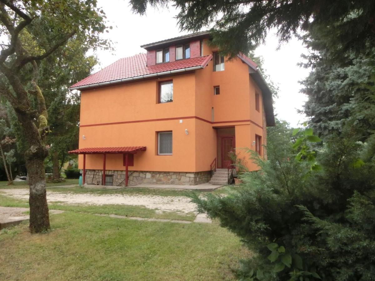 Pilis Apartman Piliscsaba Buitenkant foto