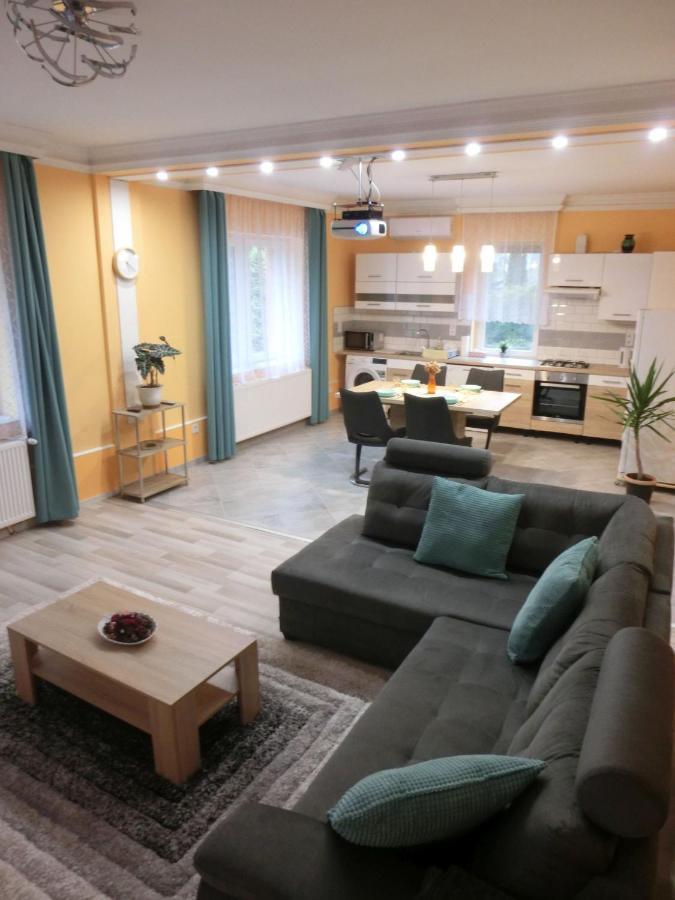 Pilis Apartman Piliscsaba Buitenkant foto