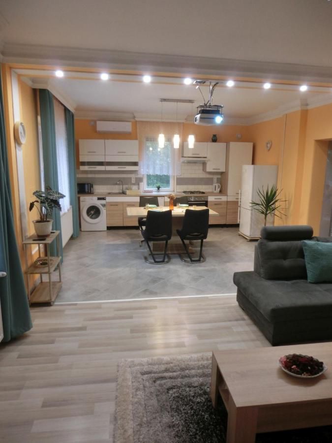 Pilis Apartman Piliscsaba Buitenkant foto