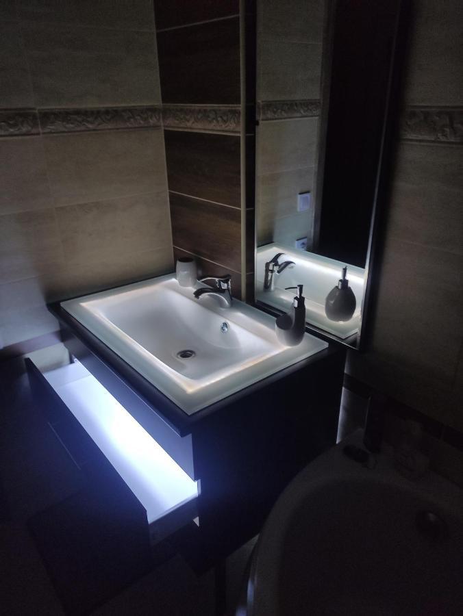 Pilis Apartman Piliscsaba Buitenkant foto